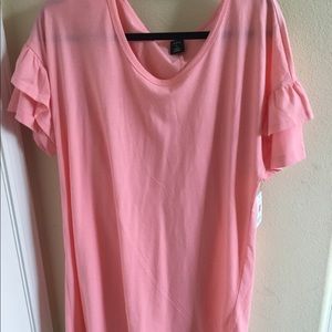 pink t shirt